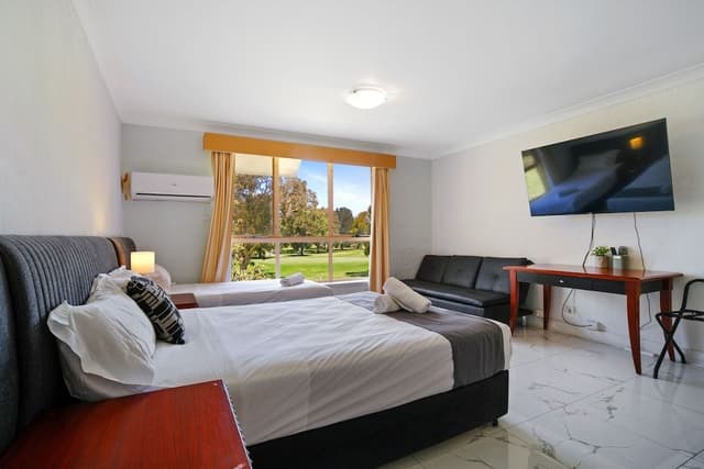 Pet Friendly Superior Queen Single Room