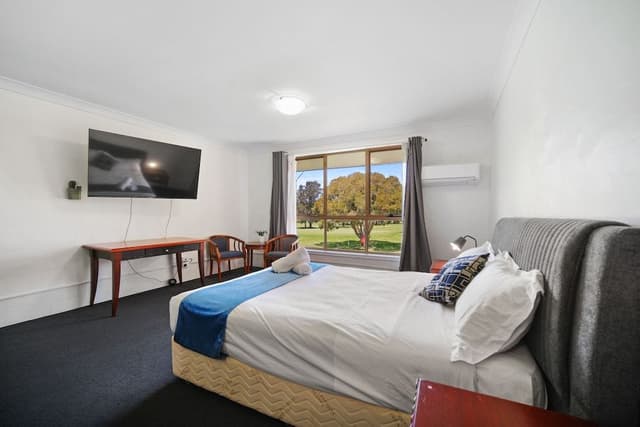 Standard Queen Room