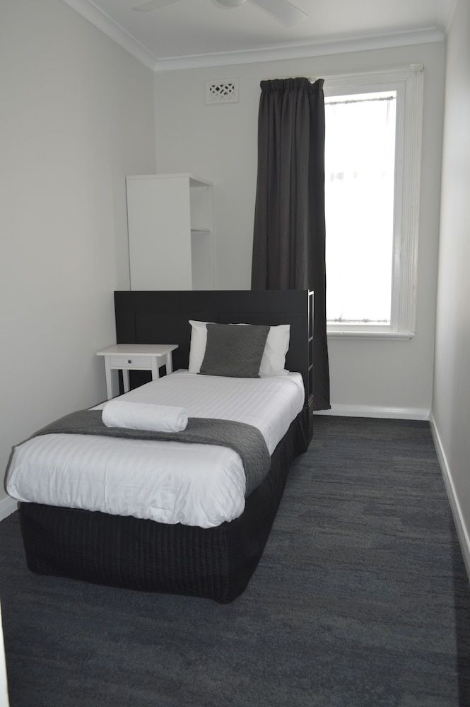 The Parade Hotel0