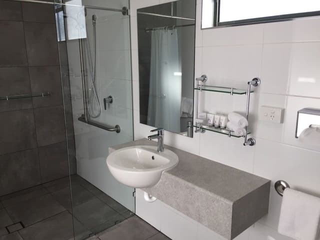 Premium Studio, 1 Queen Bed, Accessible