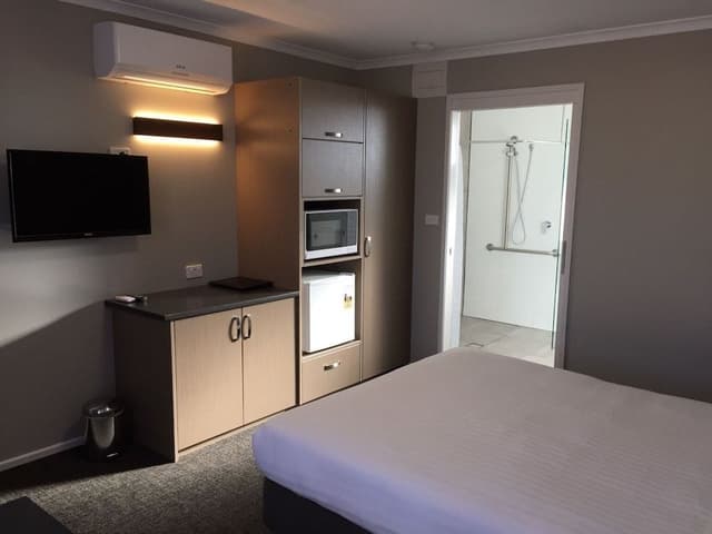 Premium Studio, 1 Queen Bed, Accessible