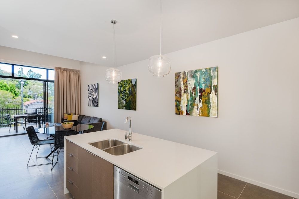 Round About Bulimba - Executive 3BR Bulimba apartment near Oxford St shops and restaurants2