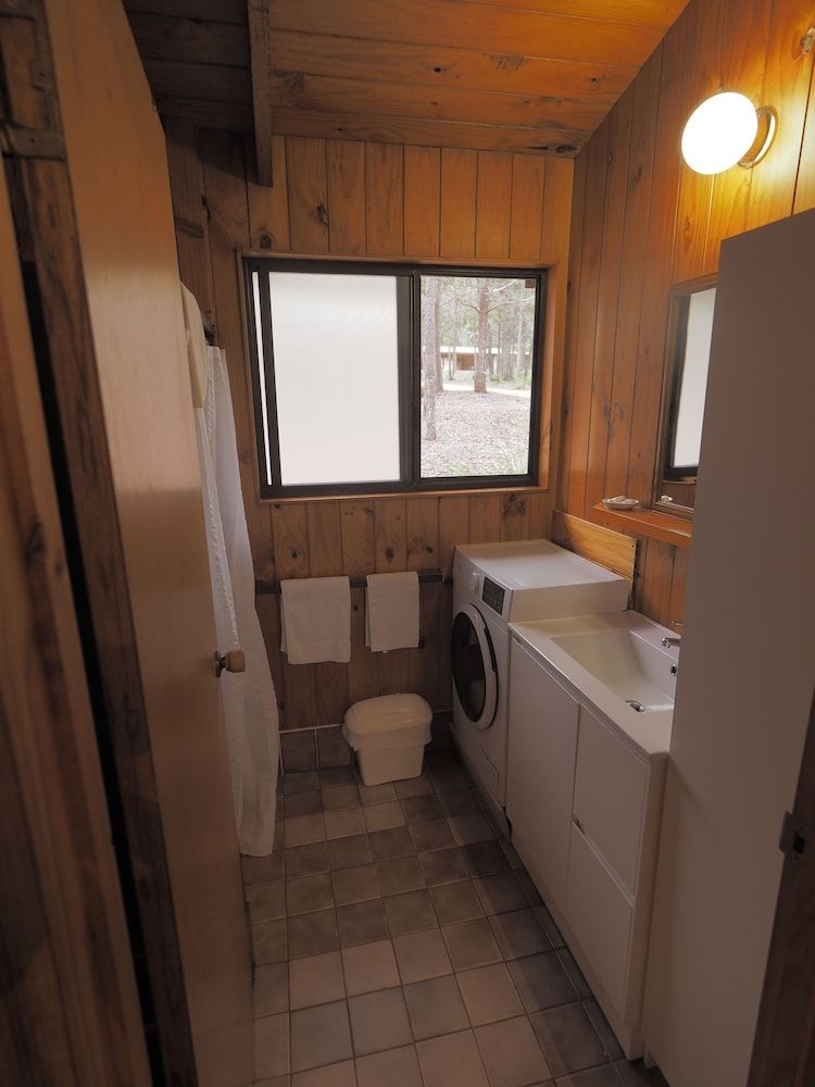 Woodbine Park Eco Cabins3