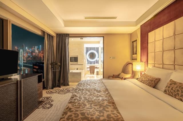 Suite, 1 King Bed, City View
