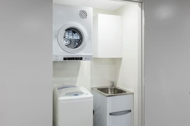 2 Bedroom Corner Harbour View Suite