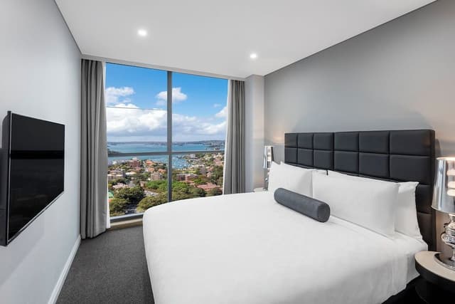 2 Bedroom Corner Harbour View Suite