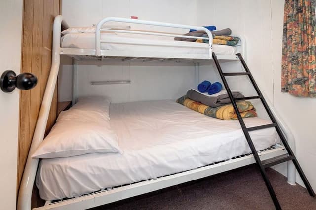 Standard Cabin Max 5