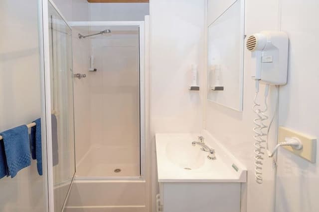 Standard Cabin Max 5