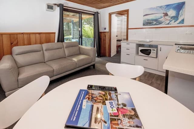 Standard Cabin Max 5