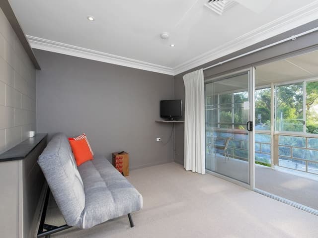 Queen Room 2 with Shared Balcony, Non Smoking