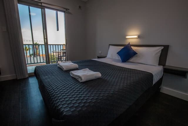 Standard Queen Room – Ocean View