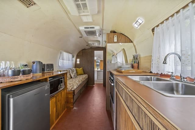 Tradewind Airstream Caravan (Shared Toilet)