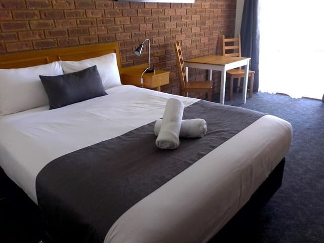 Comfort Queen Room