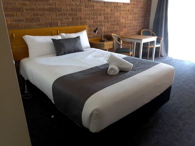 Comfort Queen Room