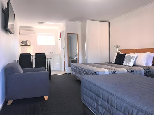 Deluxe Family Room, Kitchenette