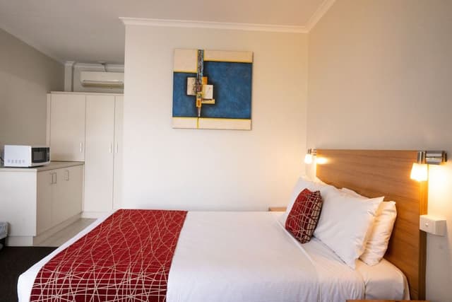 Standard Queen Room