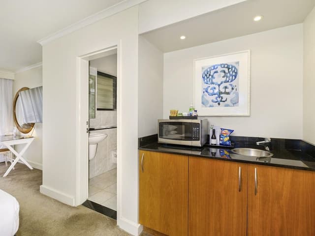Standard Room, 1 King Bed