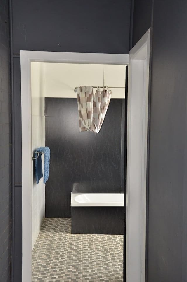 Economy Room, Shared Bathroom (Double and Single)