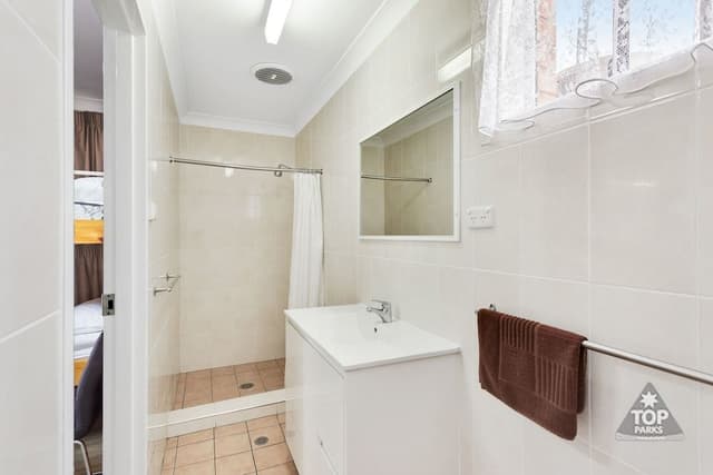 Deluxe Suite, 2 Bedrooms, Non Smoking, Kitchenette (Deluxe Villa 1 queen and 5 bunks )