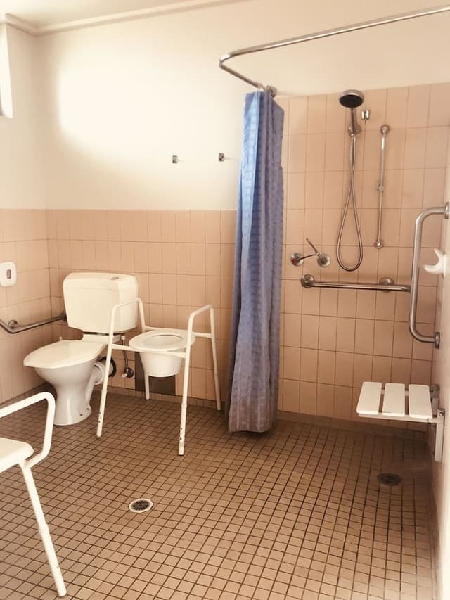 Twin Room, Accessible, 1 Queen Bed and 1 Single Bed
