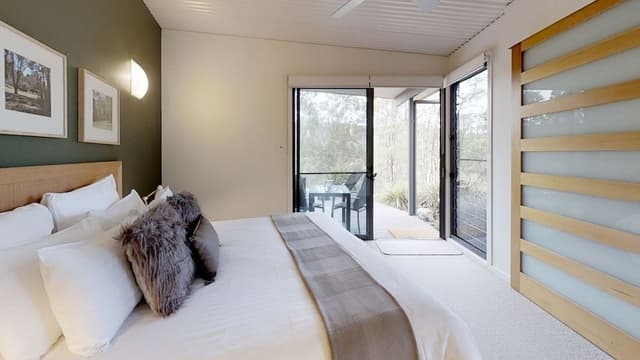 Romantic Villa, 1 King Bed, Fireplace, Mountain View (Lowanna)