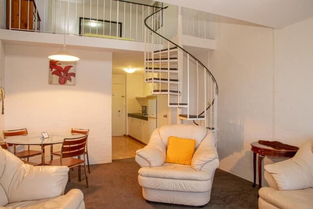 One Bedroom Loft with Free Wifi and Parking