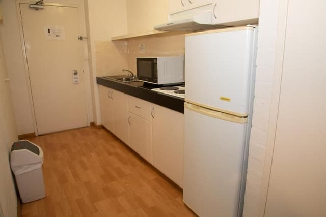 One Bedroom Loft with Free Wifi and Parking