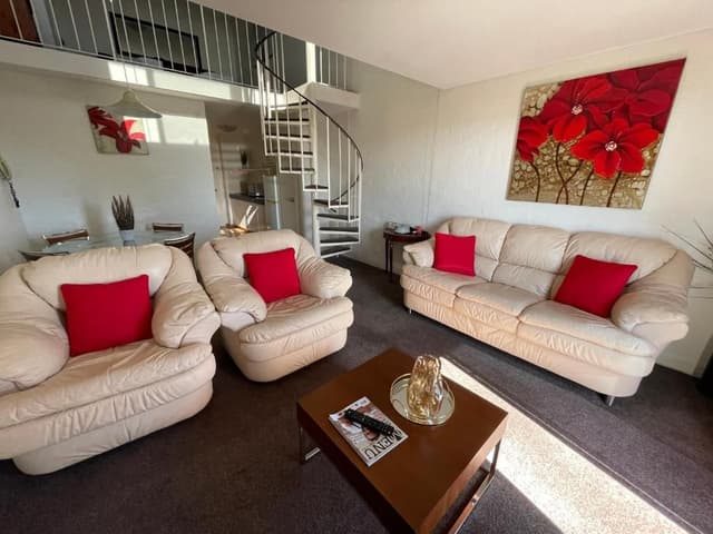 One Bedroom Loft with Free Wifi and Parking