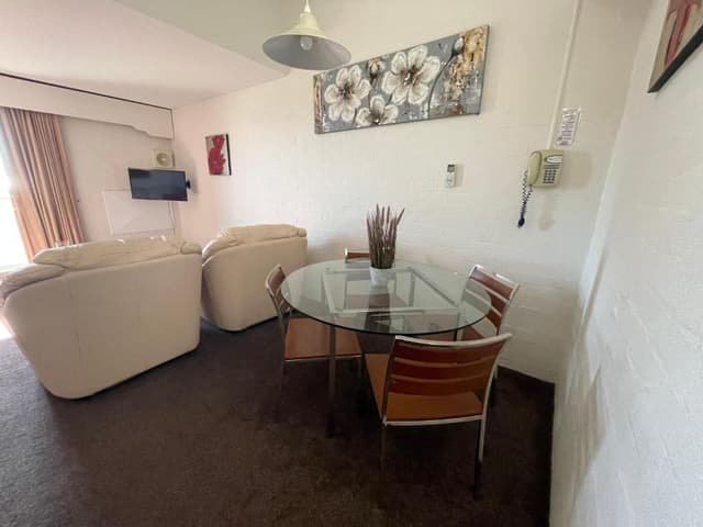 One Bedroom Loft with Free Wifi and Parking