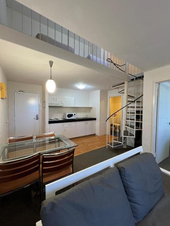 Two Bedroom Loft with Free Wifi and Parking