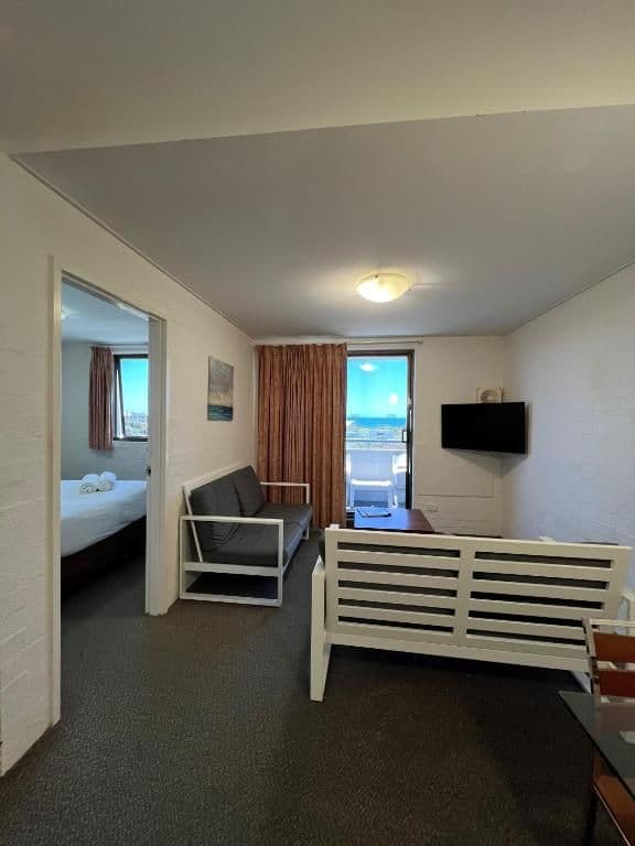Two Bedroom Loft with Free Wifi and Parking