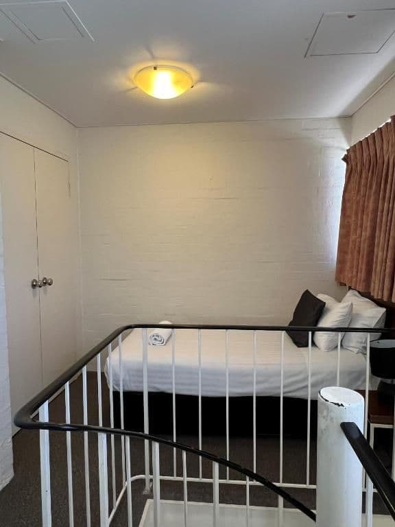 Two Bedroom Loft with Free Wifi and Parking