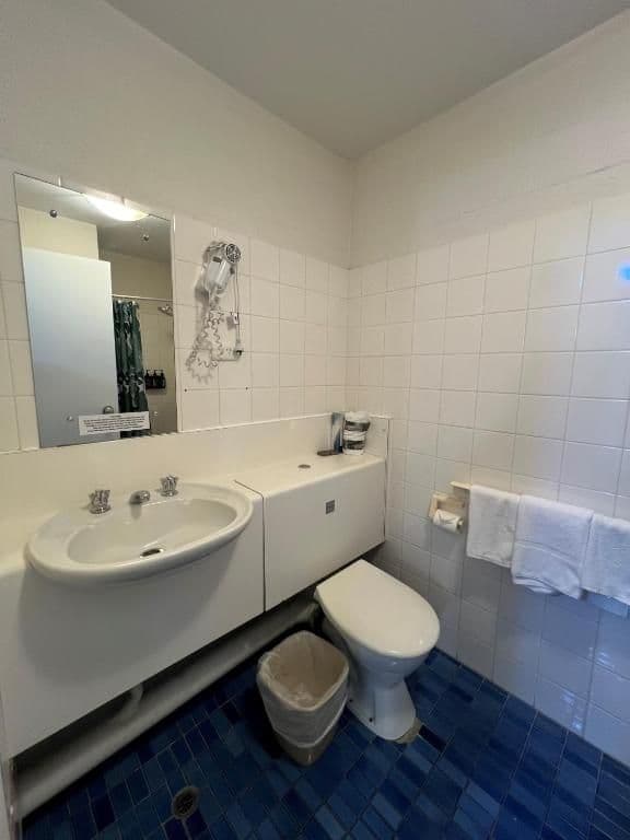 Two Bedroom Loft with Free Wifi and Parking