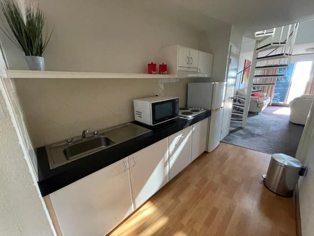 Two Bedroom Loft with Free Wifi and Parking