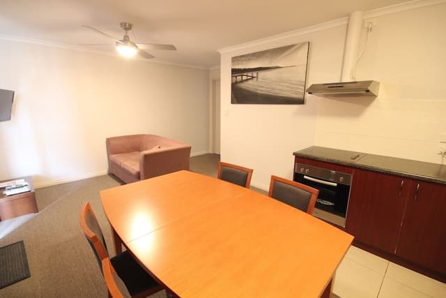 Deluxe Studio Suite, 1 King Bed