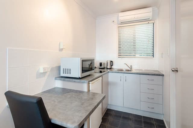 Premium Studio, Non Smoking, Kitchen (STUDIO)