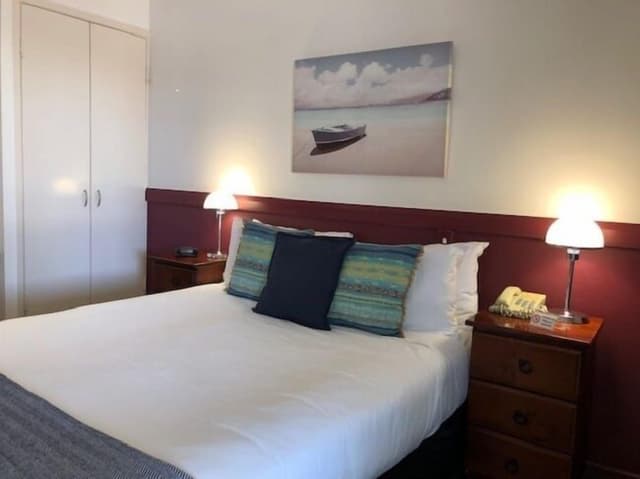 Standard Studio, 1 Queen Bed, Non Smoking, Kitchenette