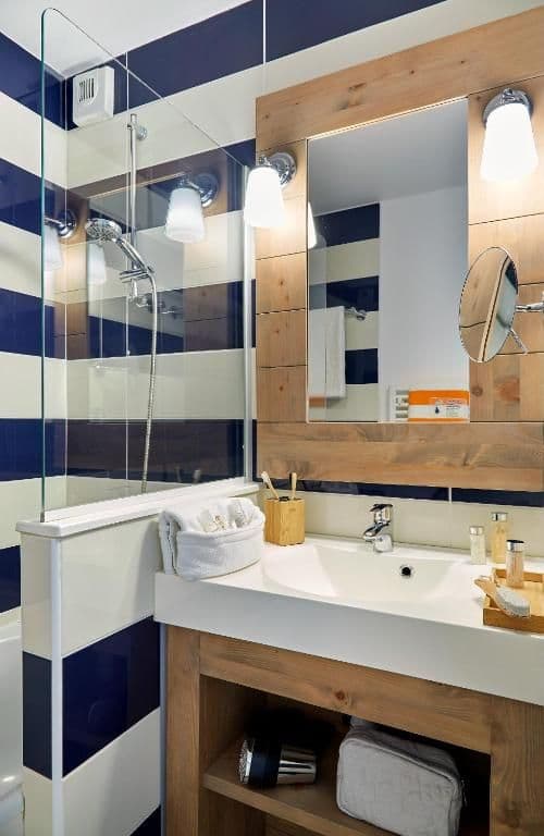 One-Bedroom Apartment with Sleeping Alcove and Terrace or Balcony (6 people) - Open Sea View - Seafront