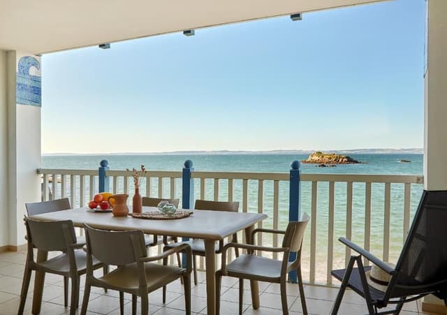 One-Bedroom Apartment with Sleeping Alcove and Terrace or Balcony (6 people) - Open Sea View - Seafront