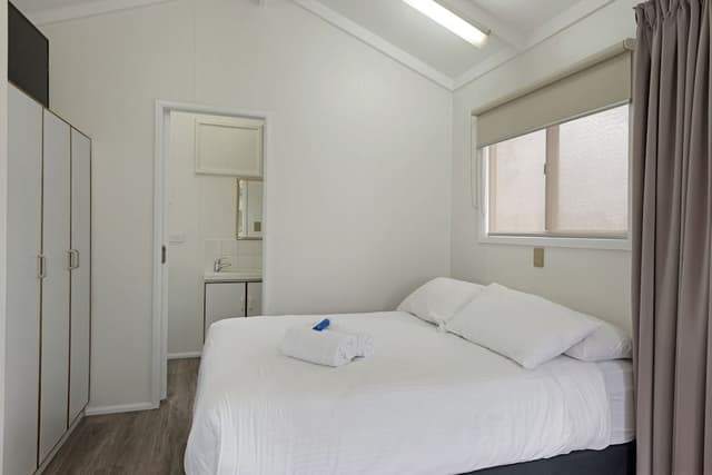 Standard Cabin (Sleeps 4)