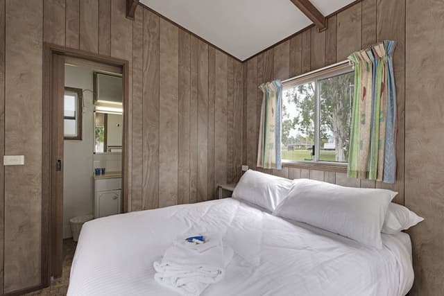 Standard Cabin (Sleeps 3)