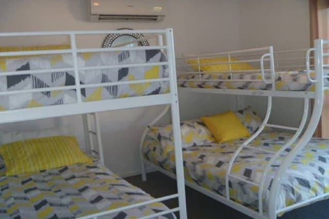 Family House, 5 Bedrooms, 2 Bathrooms
