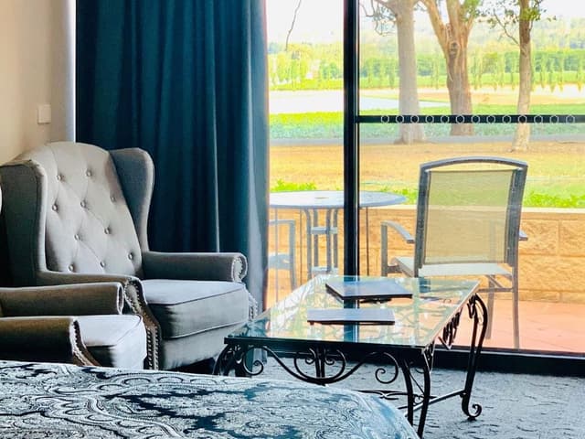 Vineyard View - Deluxe Queen Room
