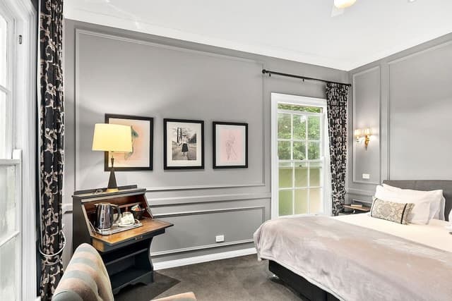 Deluxe Room, 1 King Bed, Non Smoking, Jetted Tub