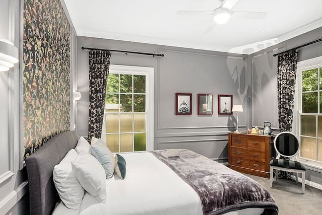 Deluxe Room, 1 King Bed, Non Smoking, Jetted Tub
