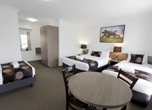 Family Room, Multiple Beds