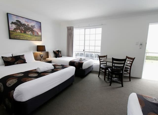 Family Room, Multiple Beds