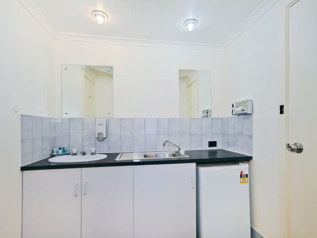Deluxe Queen Room (Downstairs)
