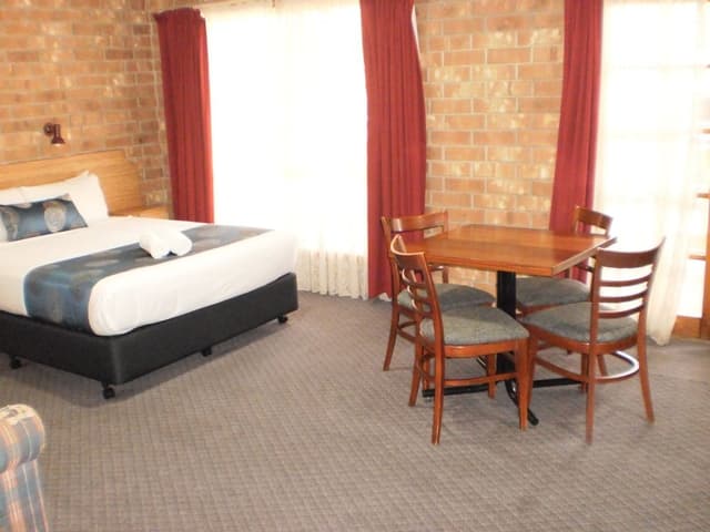 Deluxe Family Room (Downstairs)