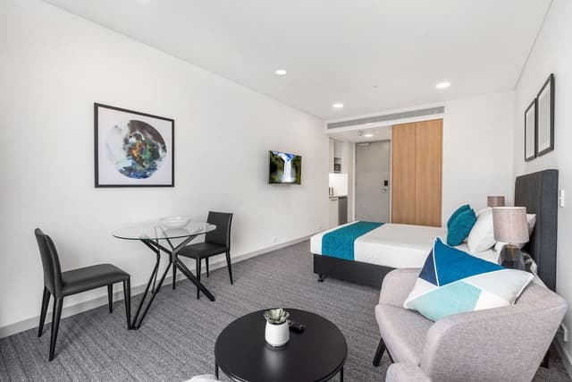 Studio Queen Suite